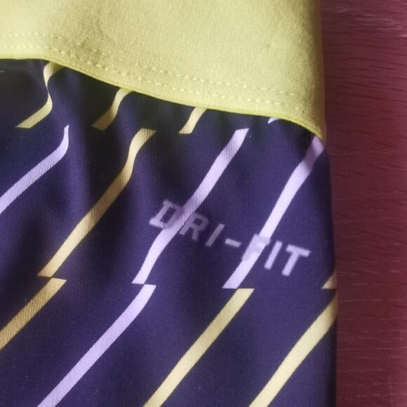 Nike Dri-Fit Leggings Size Medium - Picture 3 of 5